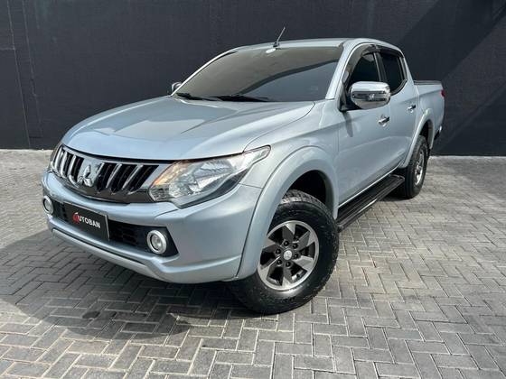 MITSUBISHI L200 TRITON 2.4 16V TURBO DIESEL SPORT HPE CD 4P 4X4 AUTOMÁTICO